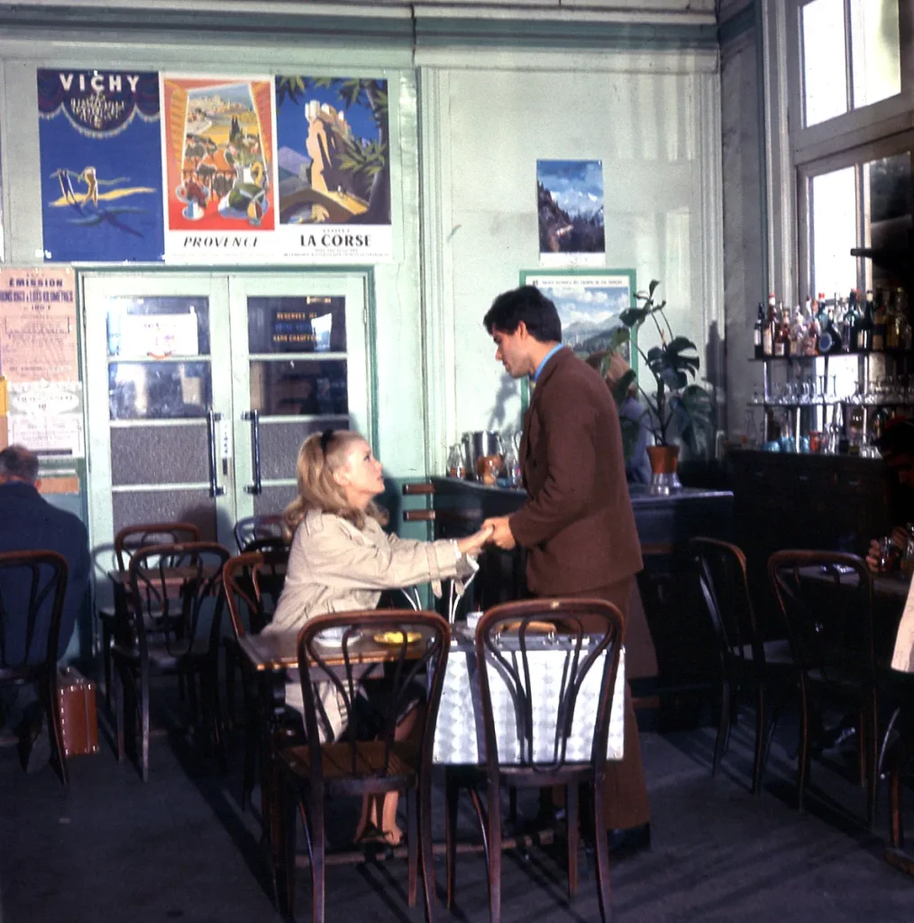 Café, Les Parapluies de Cherbourg